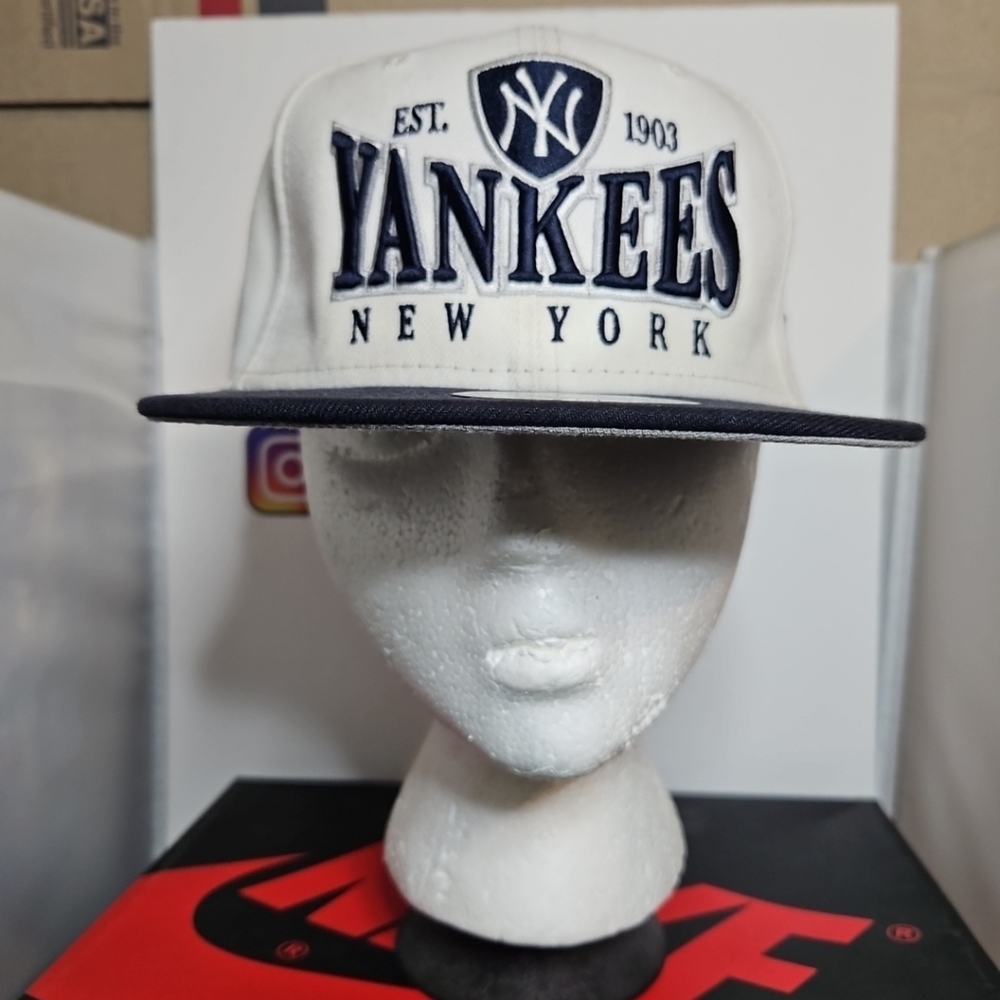 New Era 9Fifty New York Yankees Snapback Hat OSFA Spider Crown Crest White Navy